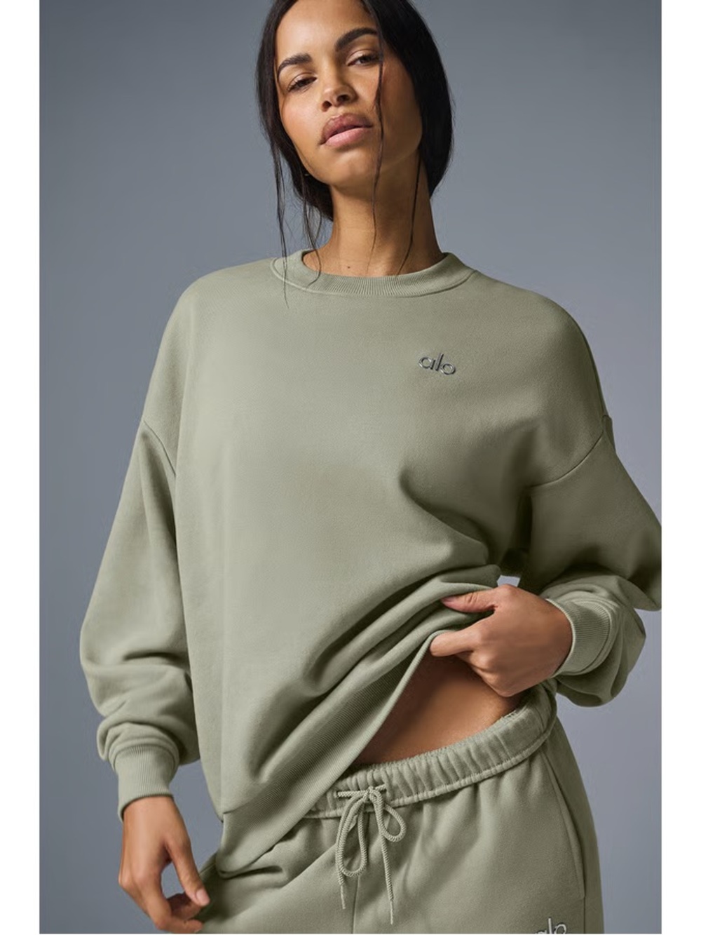 Alo Yoga Accolade Crew Neck Sweatshirt - Limestone